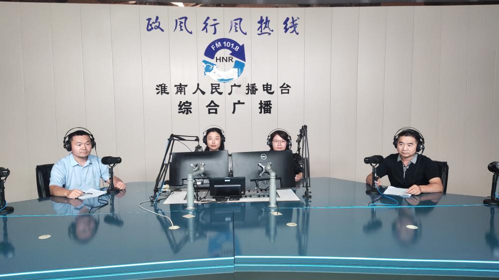 市发改委做客政风行风热线宣传30项民生实事