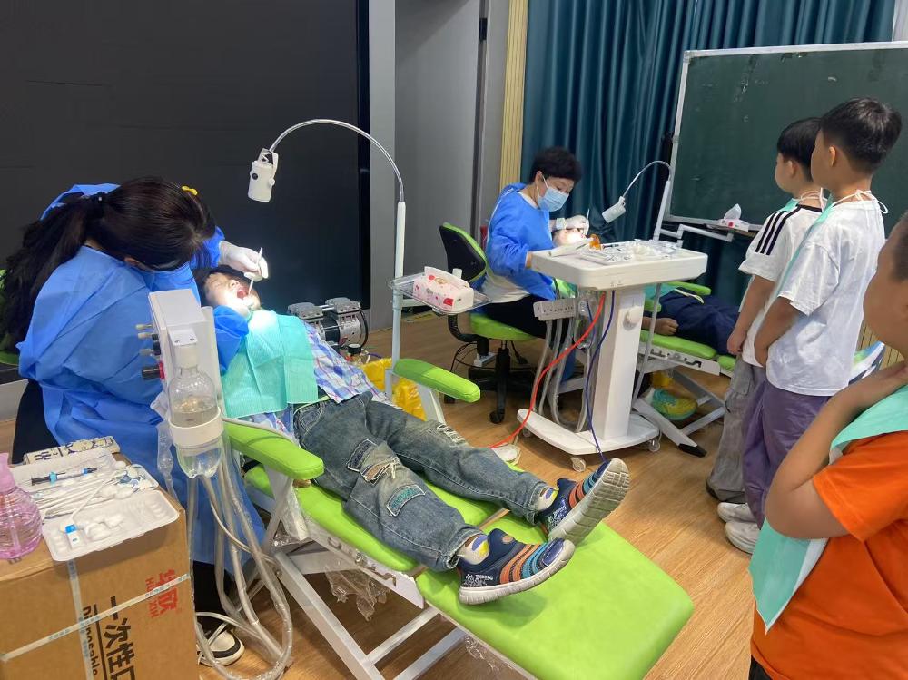 市卫健委组织开展健康口腔行动